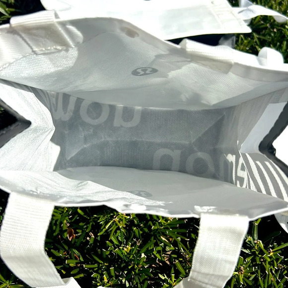 Lot of 3 Lululemon reusable totes - Picture 5 of 6